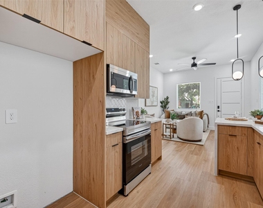 7836 Nashville St Unit B Street - Photo Thumbnail 6