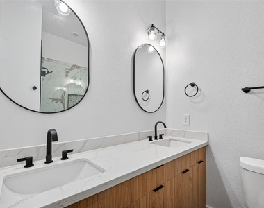 7836 Nashville St Unit B Street - Photo Thumbnail 30