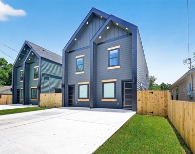 7836 Nashville St Unit B Street - Photo Thumbnail 1