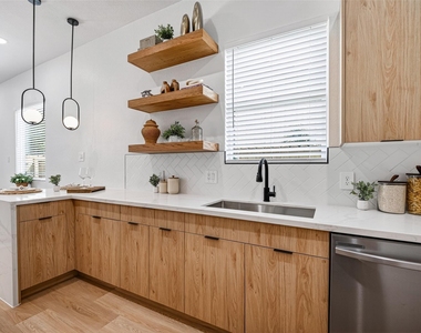 7836 Nashville St Unit B Street - Photo Thumbnail 9