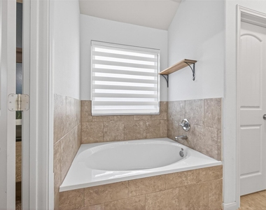 5435 Nero Lake Drive - Photo Thumbnail 24
