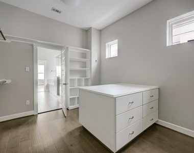 5233 Larkin Street - Photo Thumbnail 11