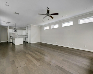 5233 Larkin Street - Photo Thumbnail 9