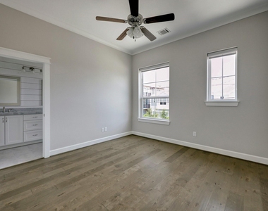 5233 Larkin Street - Photo Thumbnail 14