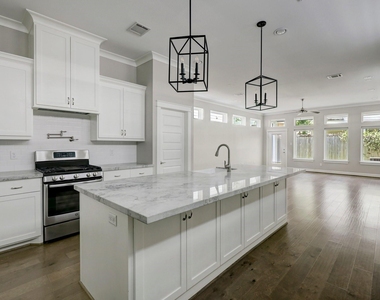 5233 Larkin Street - Photo Thumbnail 2