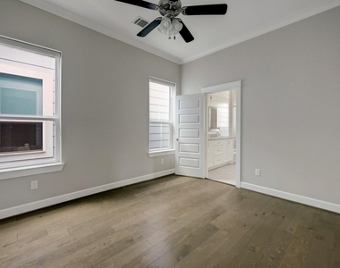5233 Larkin Street - Photo Thumbnail 12