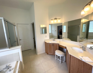 1896 Windbrook Drive Se - Photo Thumbnail 13