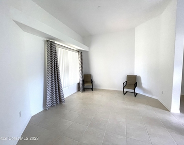 1896 Windbrook Drive Se - Photo Thumbnail 3