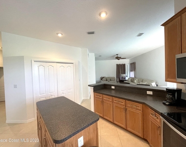 1896 Windbrook Drive Se - Photo Thumbnail 10
