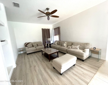 1896 Windbrook Drive Se - Photo Thumbnail 1