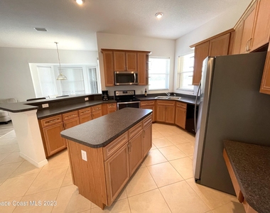 1896 Windbrook Drive Se - Photo Thumbnail 6