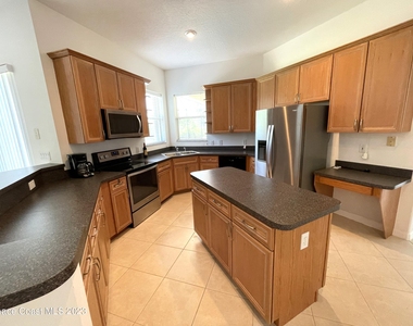 1896 Windbrook Drive Se - Photo Thumbnail 7