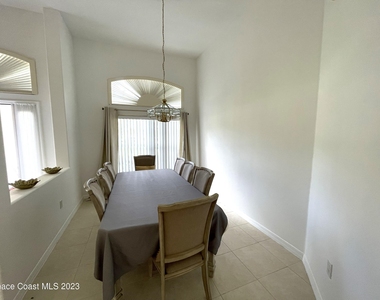 1896 Windbrook Drive Se - Photo Thumbnail 2