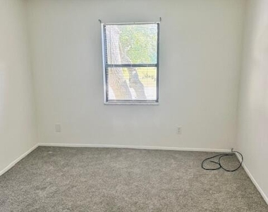 4304 London Town Road - Photo Thumbnail 6