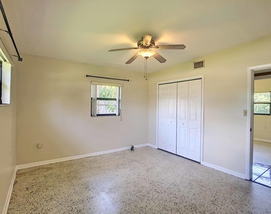 1990 Hamlin Avenue - Photo Thumbnail 11