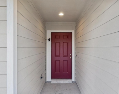 304 Del Monte Drive - Photo Thumbnail 4