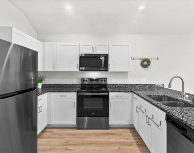 304 Del Monte Drive - Photo Thumbnail 11