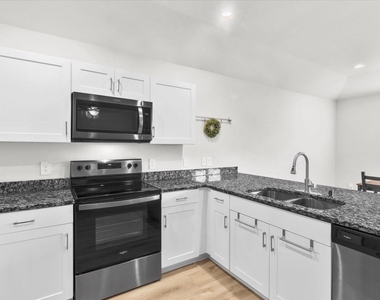 304 Del Monte Drive - Photo Thumbnail 10