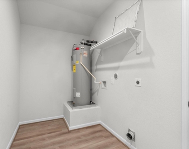 304 Del Monte Drive - Photo Thumbnail 36
