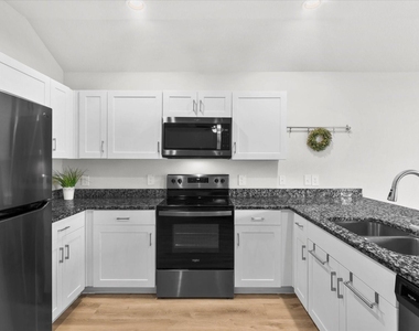 304 Del Monte Drive - Photo Thumbnail 12