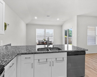 304 Del Monte Drive - Photo Thumbnail 13