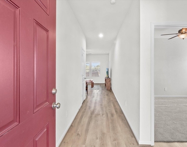 304 Del Monte Drive - Photo Thumbnail 5