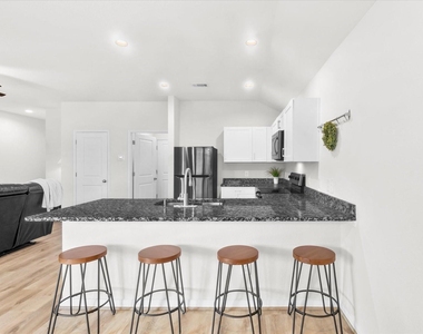 304 Del Monte Drive - Photo Thumbnail 17