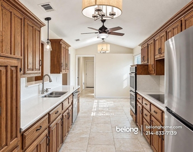 1406 North Trail Drive - Photo Thumbnail 13