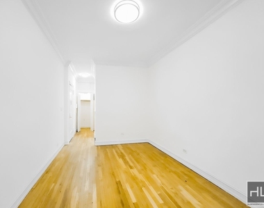 East 46 Street - Photo Thumbnail 1