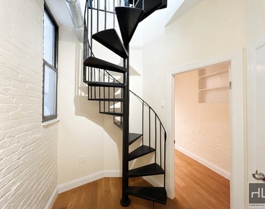 West 11th Street - Photo Thumbnail 2