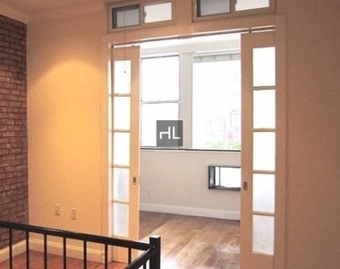 Hudson St - Photo Thumbnail 2