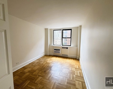 East 79th Street - Photo Thumbnail 1