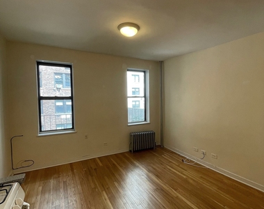 East 89 Street - Photo Thumbnail 2