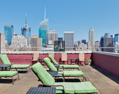 West 34th Street - Photo Thumbnail 4