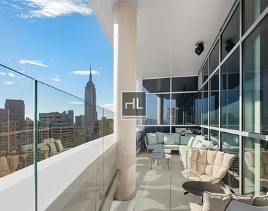 East 39th Street - Photo Thumbnail 6