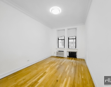 East 46 Street - Photo Thumbnail 1