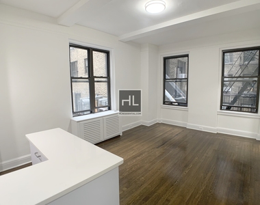 East 46 Street - Photo Thumbnail 1