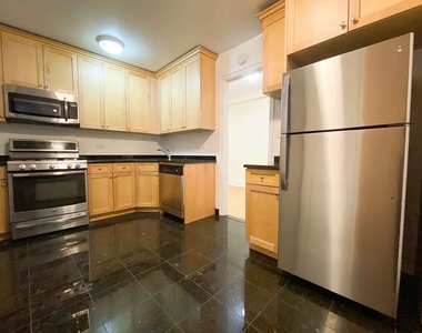West 79 Street - Photo Thumbnail 3