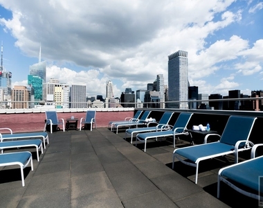 West 34th Street - Photo Thumbnail 6