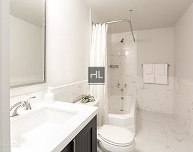 West 34th Street - Photo Thumbnail 3