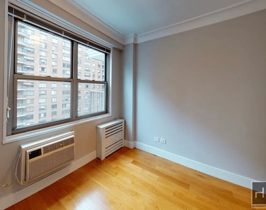 West 97th Street - Photo Thumbnail 3