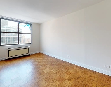 East 71st Street - Photo Thumbnail 2