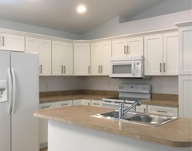 1425 5th Avenue - Photo Thumbnail 2
