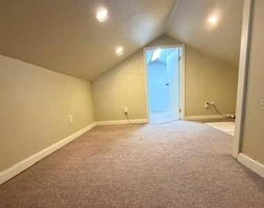 1016 E Powhatan Avenue - Photo Thumbnail 22