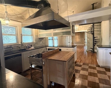 1016 E Powhatan Avenue - Photo Thumbnail 12