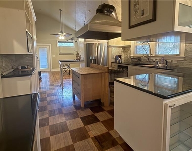 1016 E Powhatan Avenue - Photo Thumbnail 8
