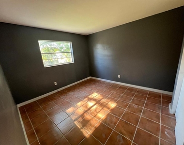 300 83rd Avenue Ne - Photo Thumbnail 2