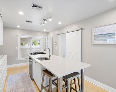 4202 W Palmira Avenue - Photo Thumbnail 11