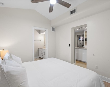 4202 W Palmira Avenue - Photo Thumbnail 23