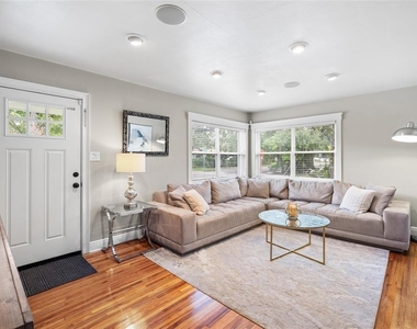 4202 W Palmira Avenue - Photo Thumbnail 7